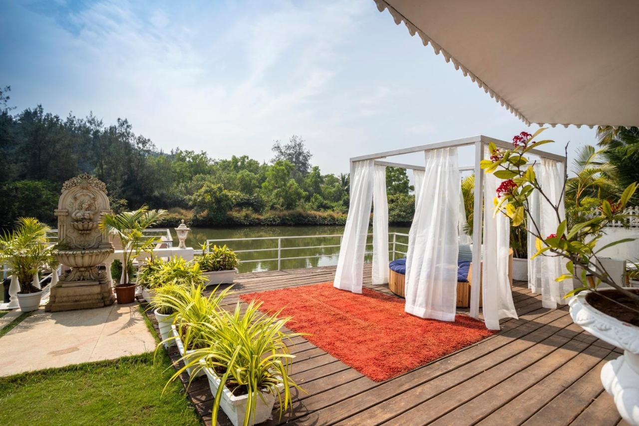 Stone Wood Riverfront Resort Siolim Exterior foto